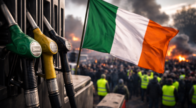 Manifestation en Irlande contre la hausse du carburant avec pompes à essence et drapeau irlandais